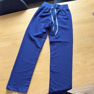 Livingston basic high waisted, navy blue two pocket scrub pants. Petite XXS